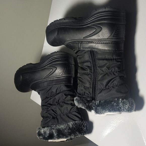 Time and Tru winter boots - Picture 1 of 9